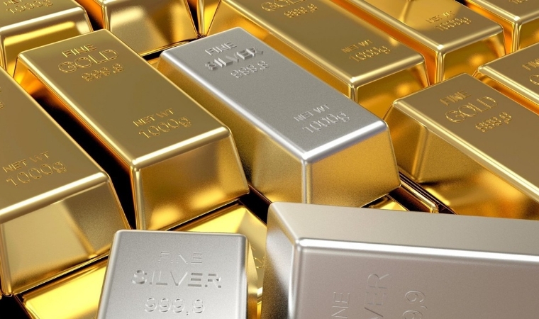 Gümüş 55 Yıl Sonra Rekor Tazeledi: Altın Nefesleniyor Ama Uzmanlar 2026'da 4.900 Doları İşaret Etti