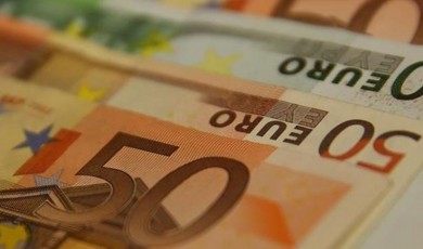 Euro 50 Lira Sınırını Aştı: Hafta Sonu Öncesi Piyasalarda Gözler Rekor Seviyelerde